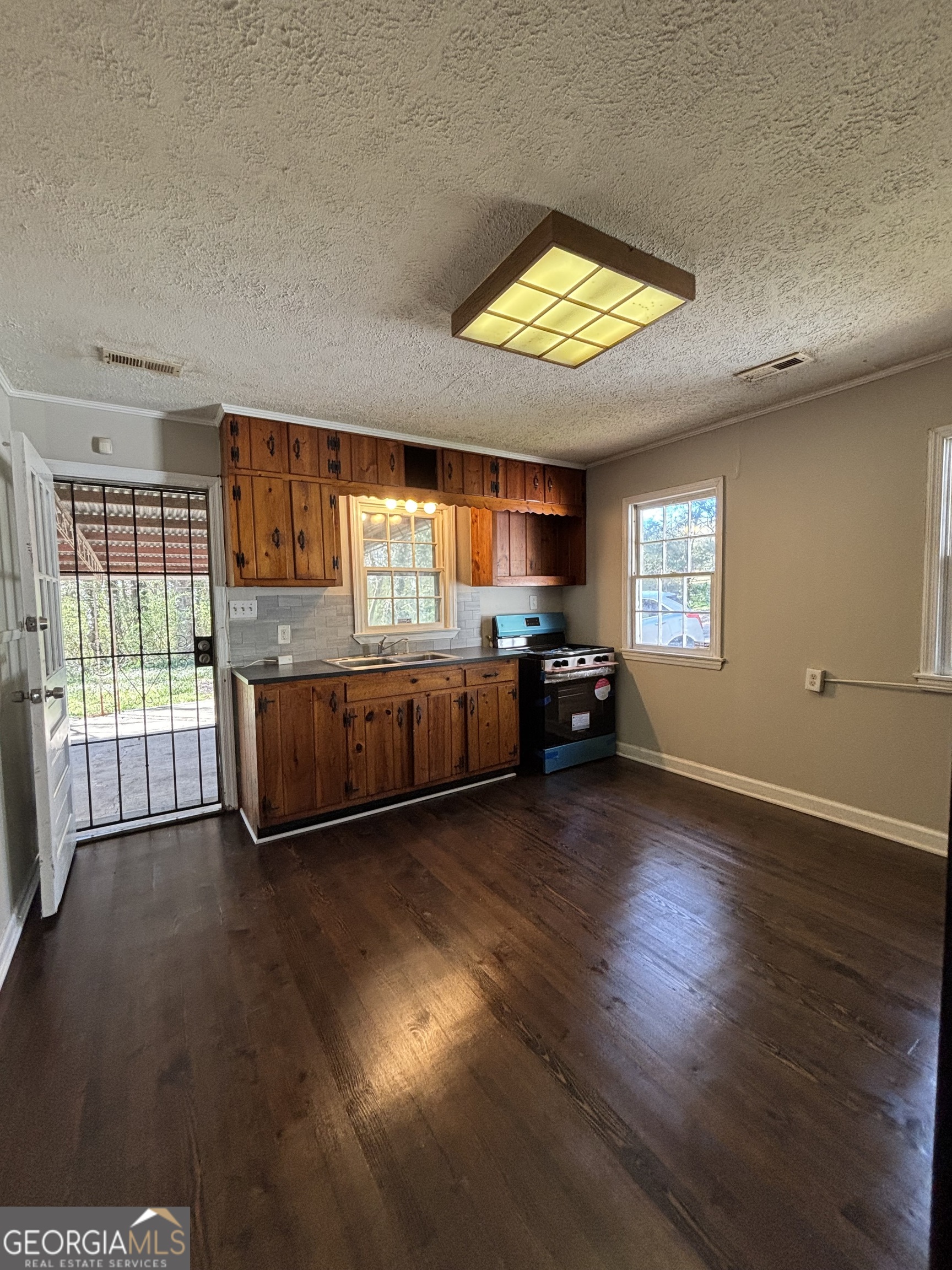 1027 N Born Road Property Photo 10