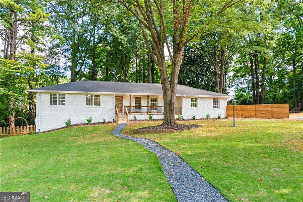 800 Kiowa Drive Ne Property Photo 1