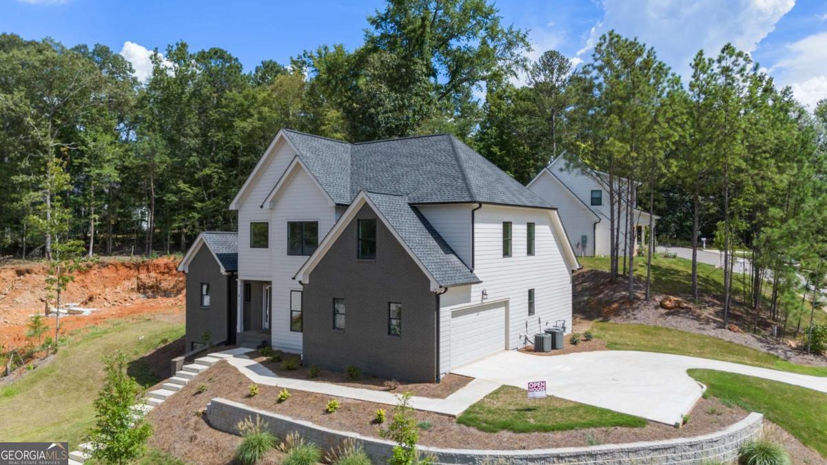 415 Ansley Drive Property Photo 3