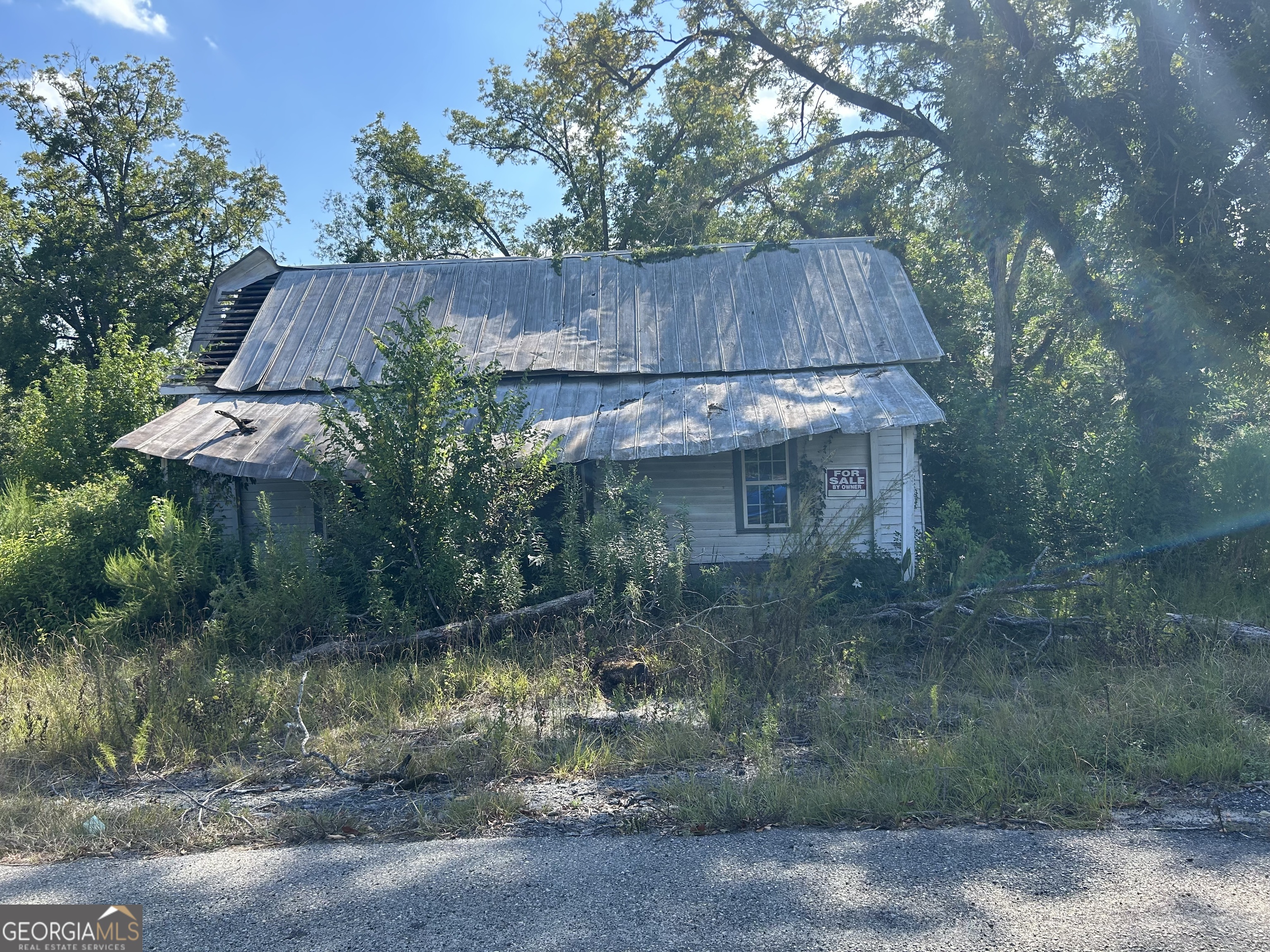 1035 Railroad Avenue Property Photo 1