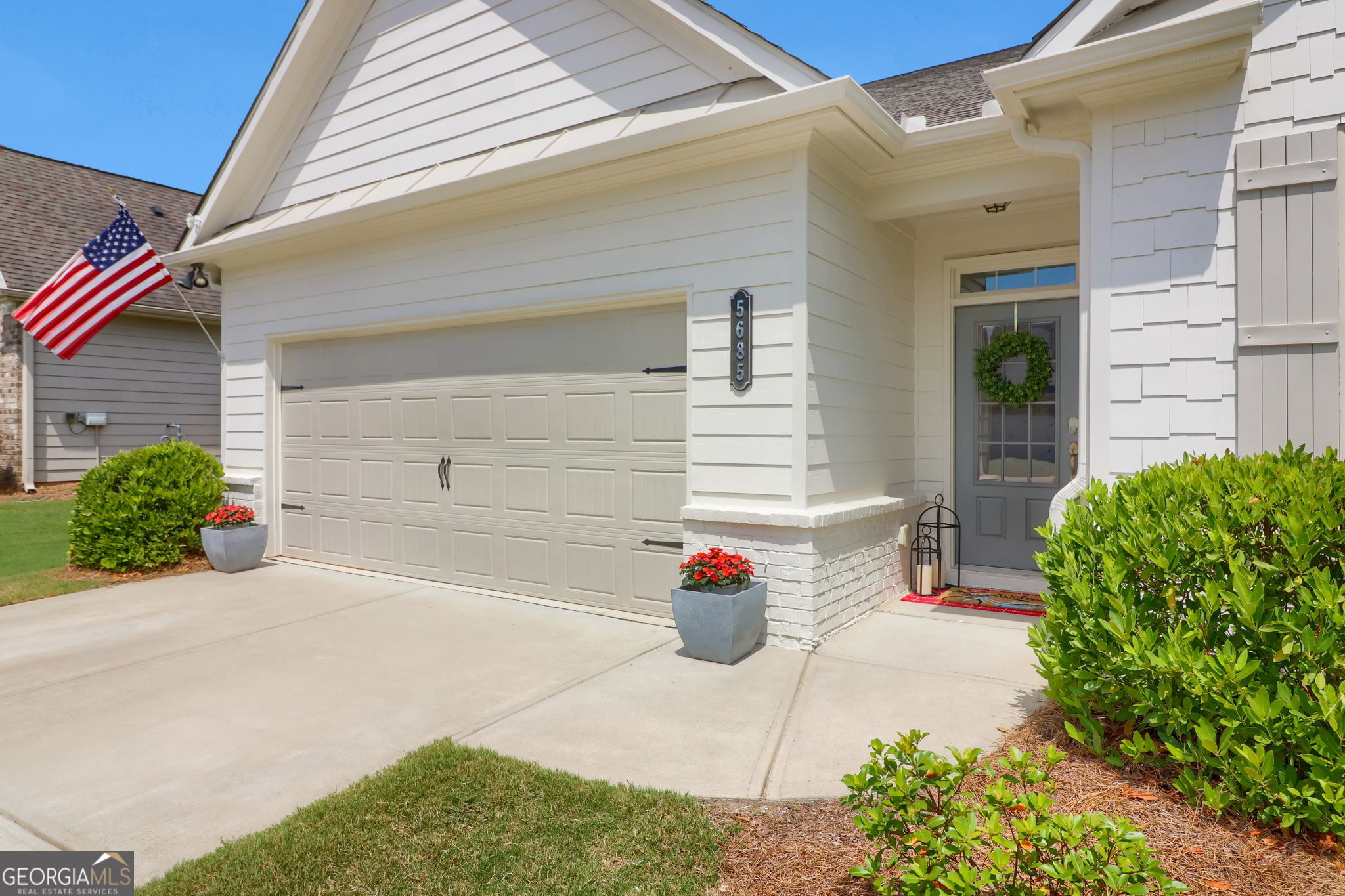 5685 Hammock Way Property Photo 1