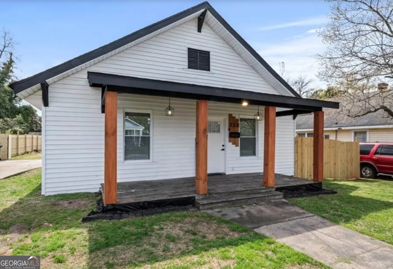 303 Carleeta Street Property Photo 1