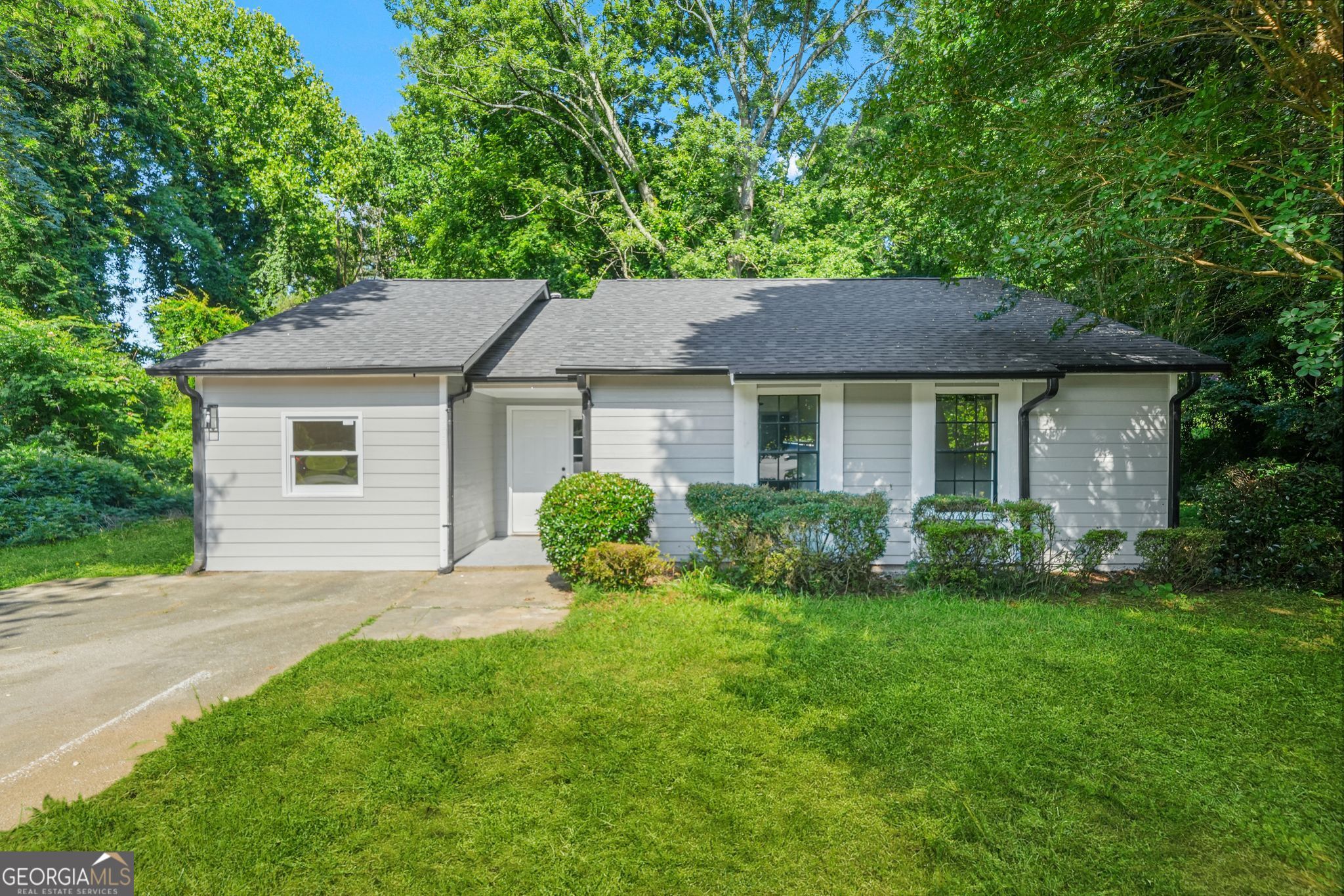 3909 S Creek Court Property Photo 1