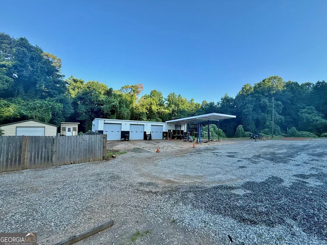 1640 S Chestatee Street Property Photo 3