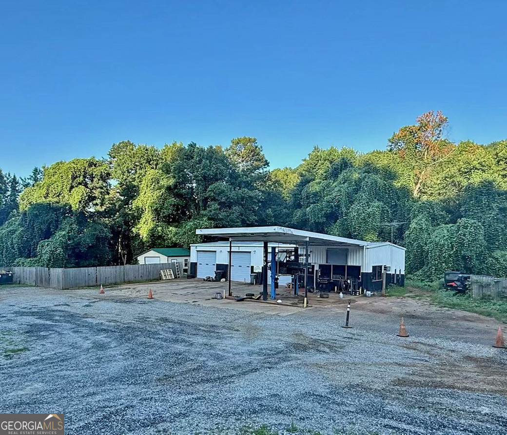 1640 S Chestatee Street Property Photo 6