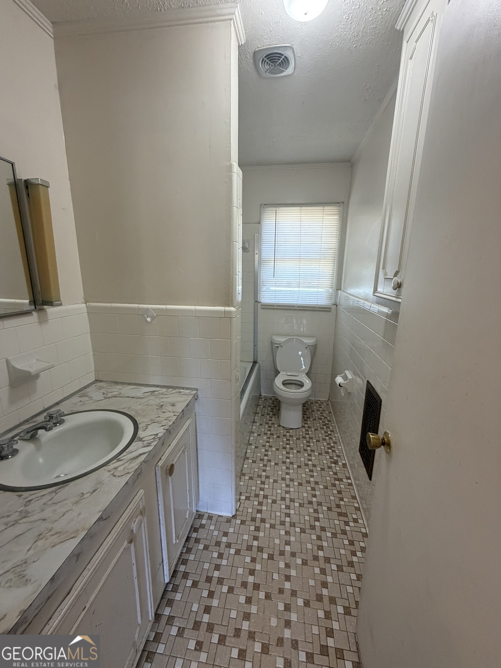 27 E Bruce Street Property Photo 7