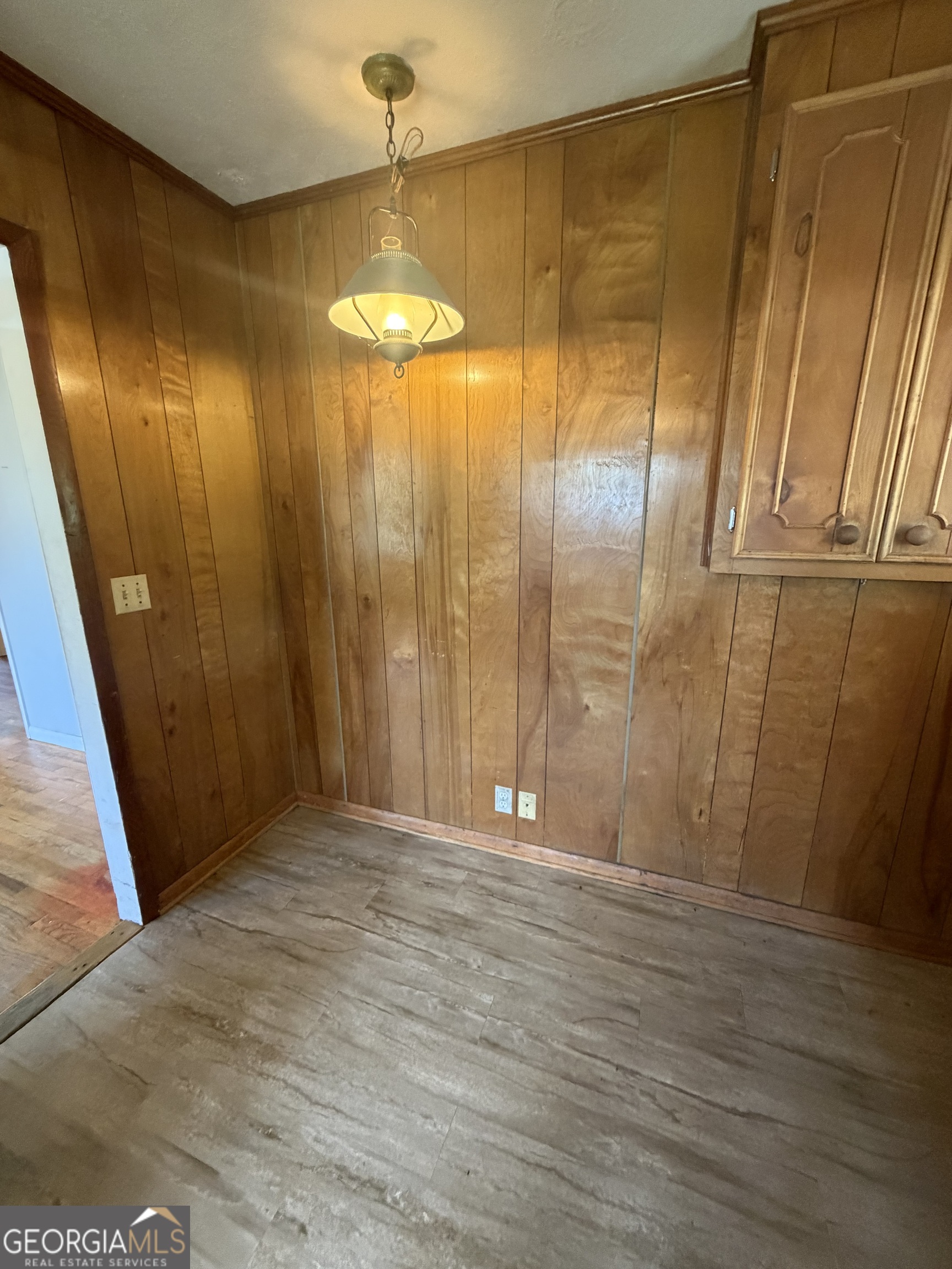 27 E Bruce Street Property Photo 9
