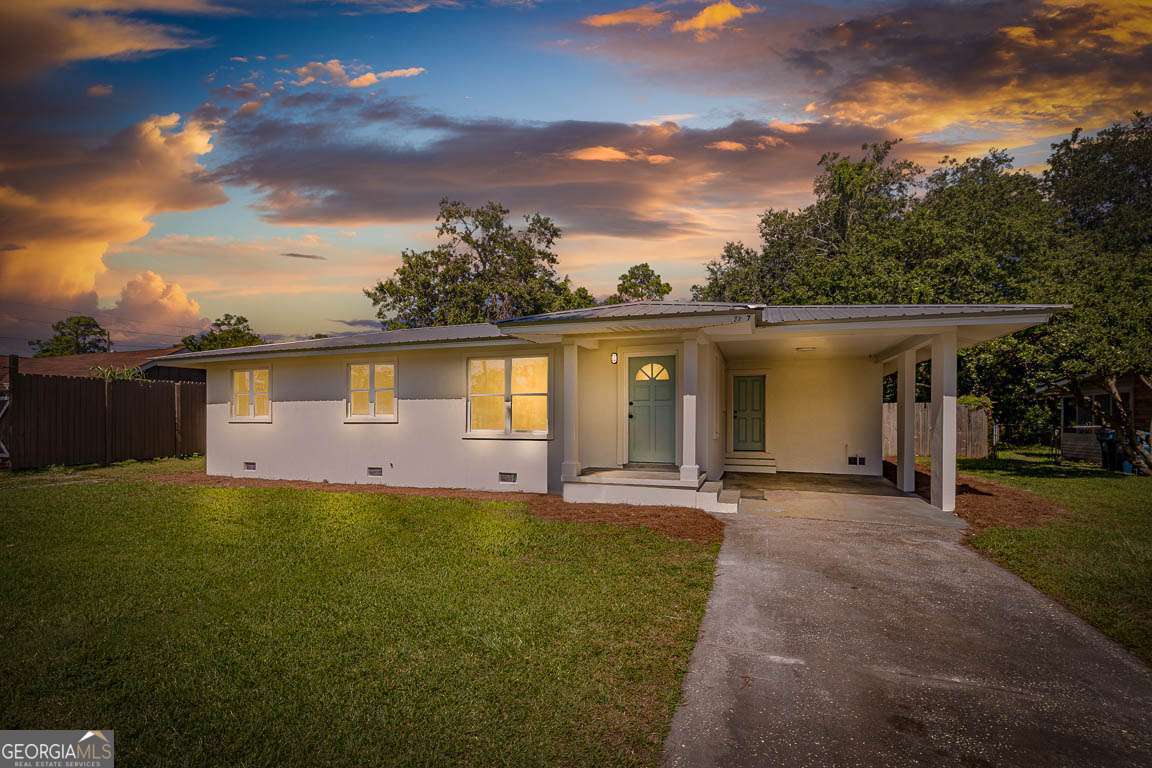 3207 Rosewood Avenue Property Photo 1