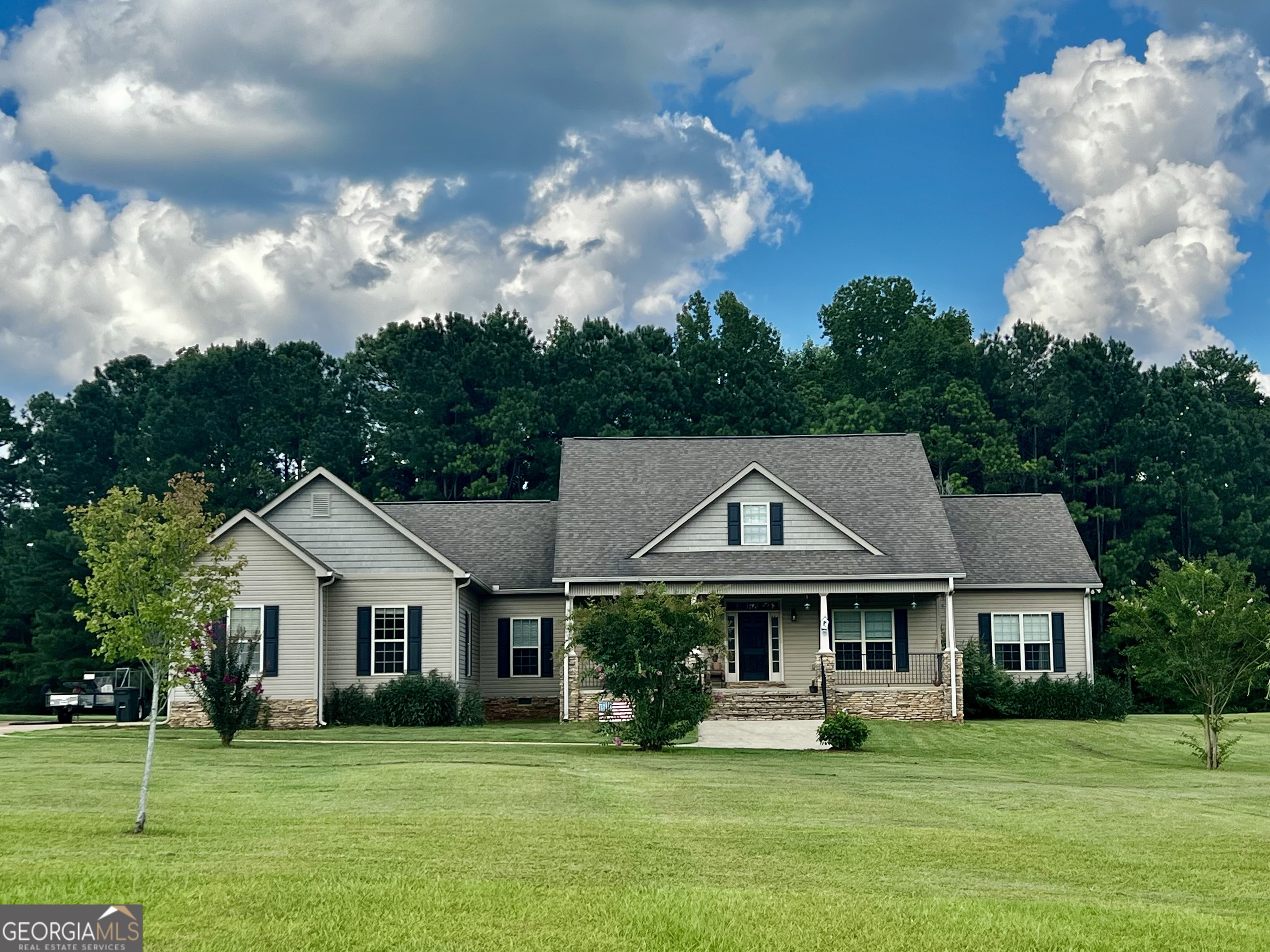 671 Highway 18 E Property Photo 1