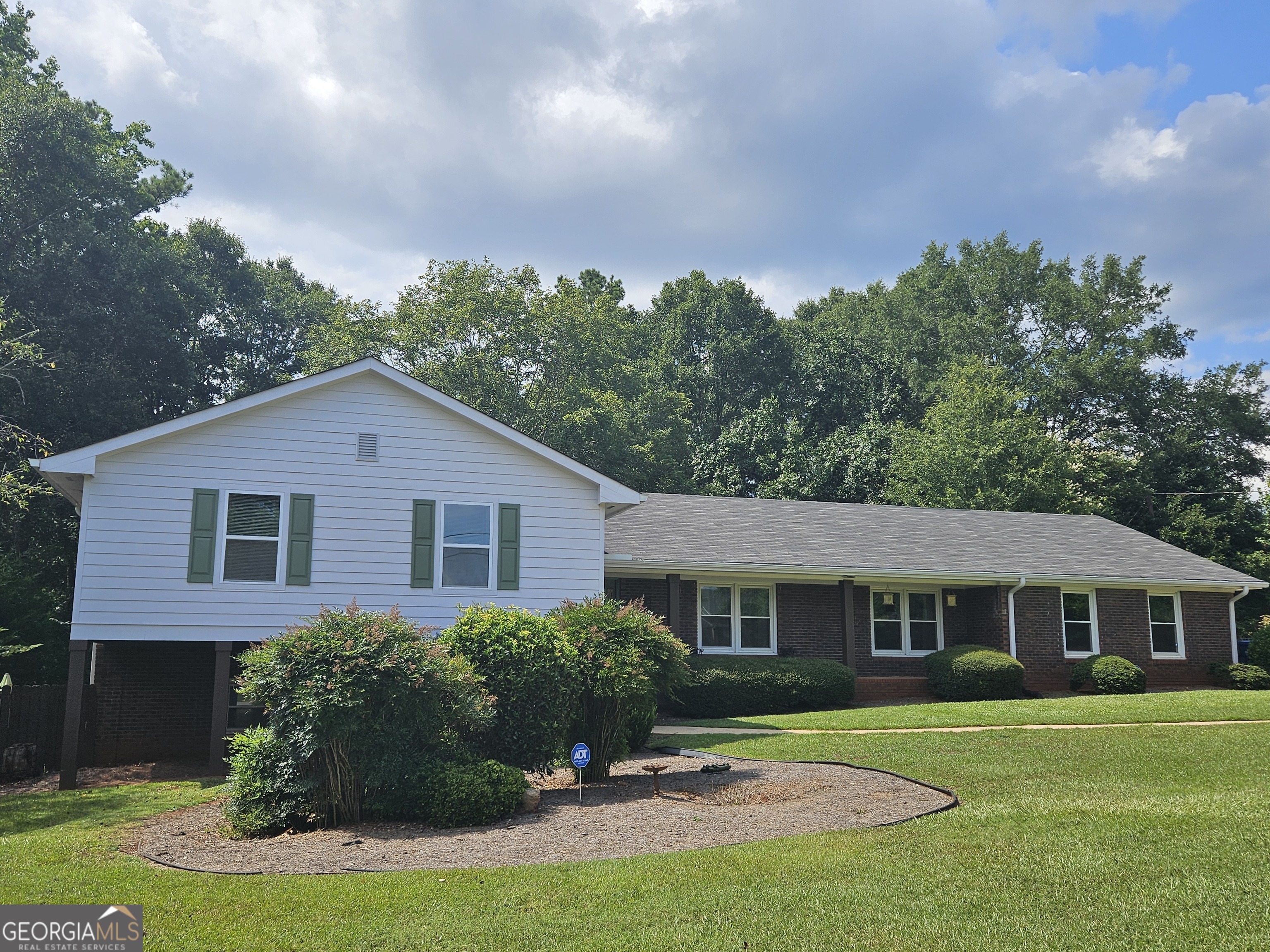 160 Edgewood Drive Property Photo 1