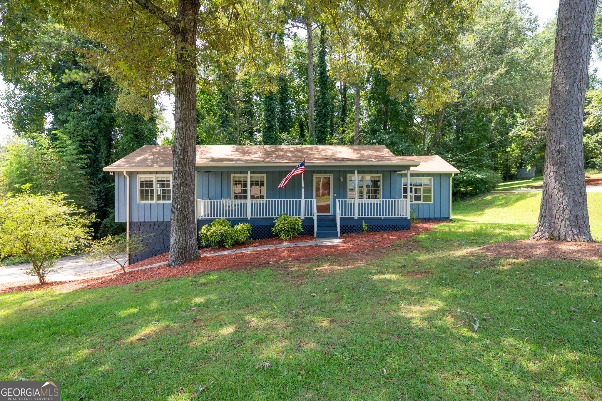 305 Summer Court Property Photo 1