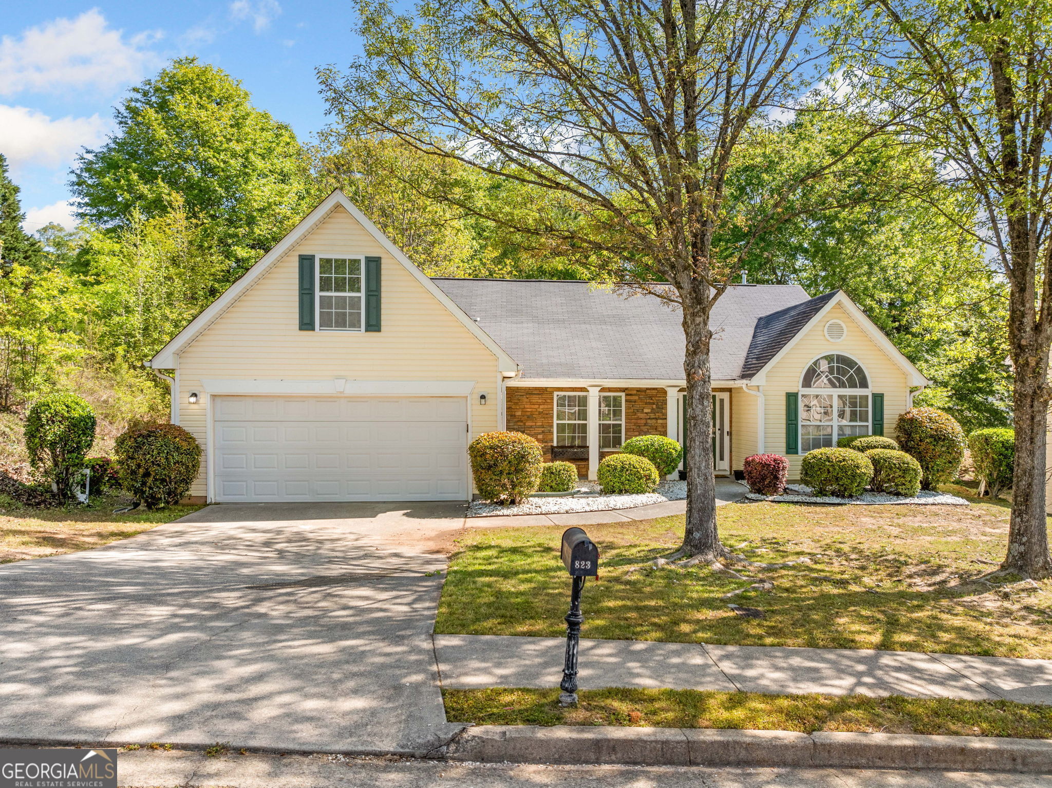 823 Langley View Court Property Photo 1