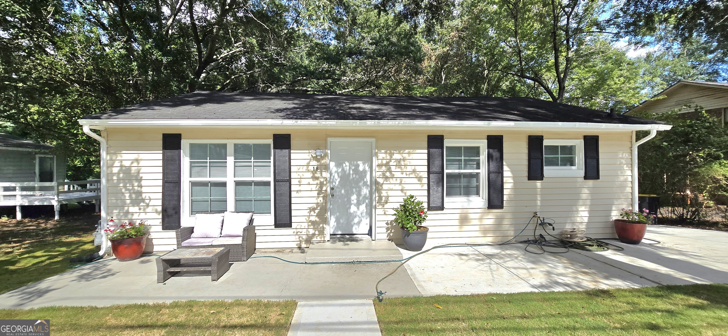 18 Helms St Property Photo 1