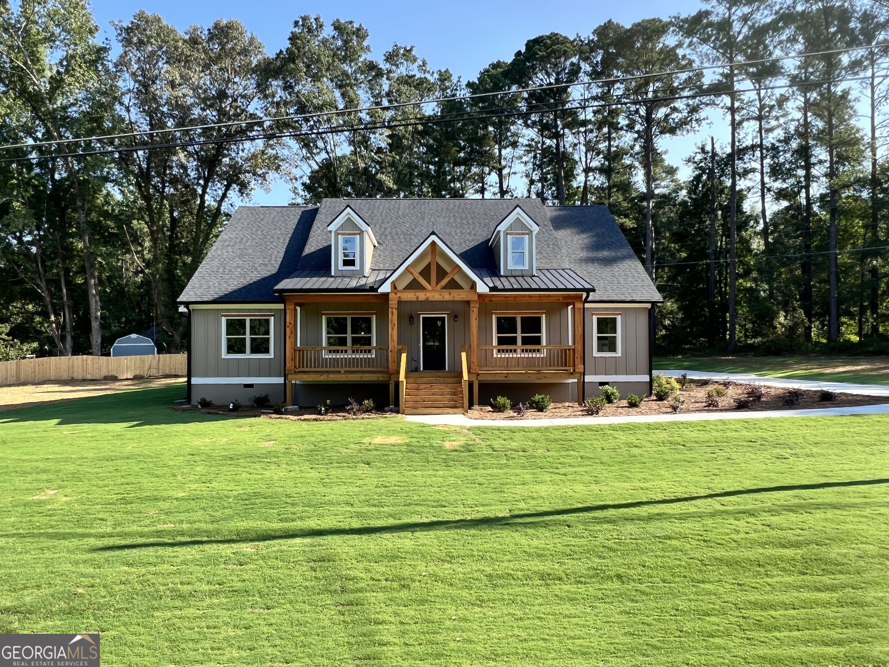 1841 Flat Shoals Property Photo 1