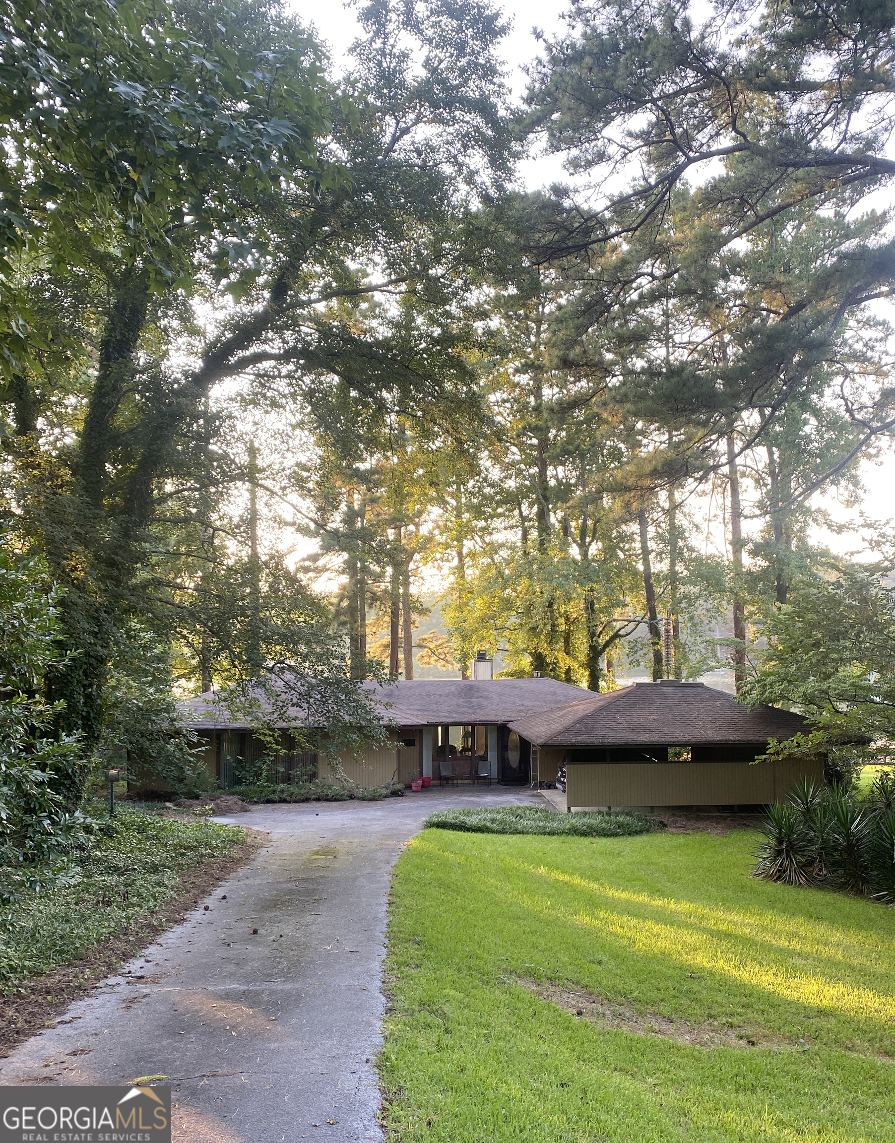 2586 Lake Capri Drive Property Photo 1