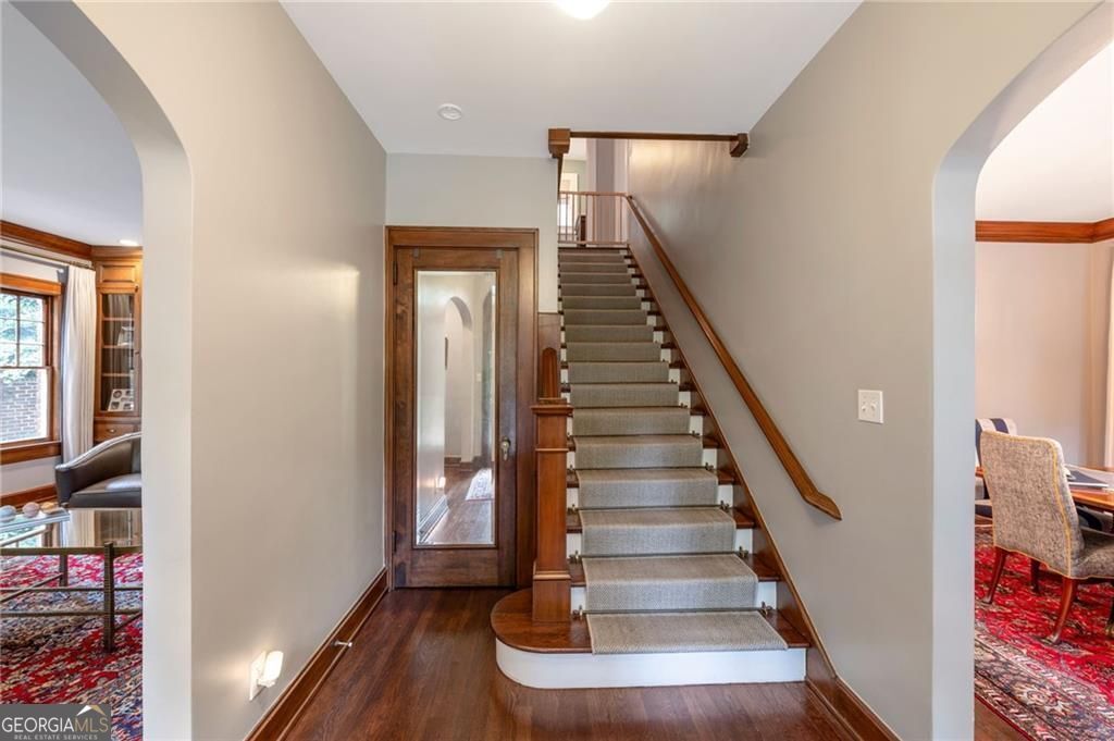 1810 E Clifton Road Ne Property Photo 3
