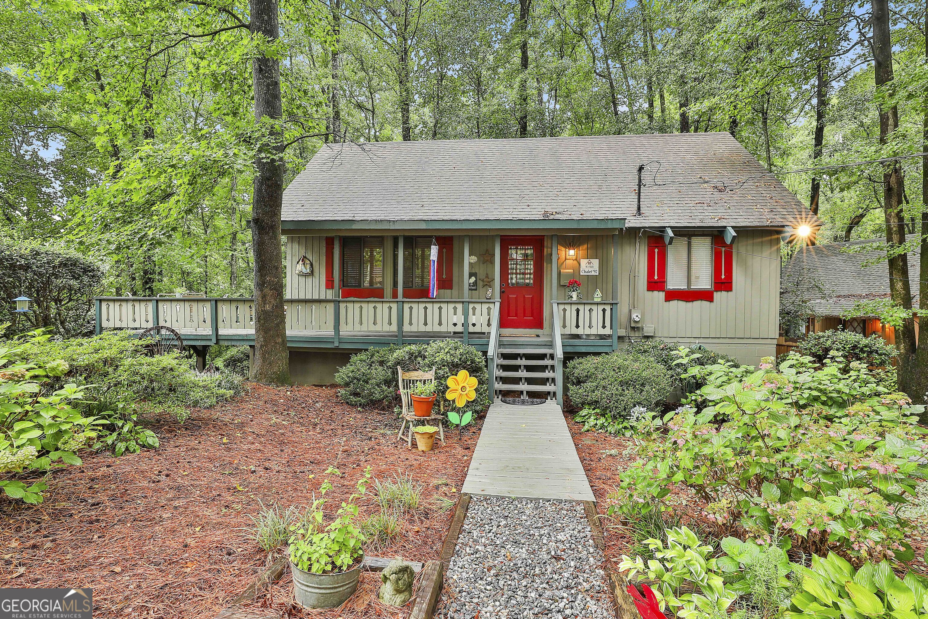 92 Chalet Circle Property Photo 1