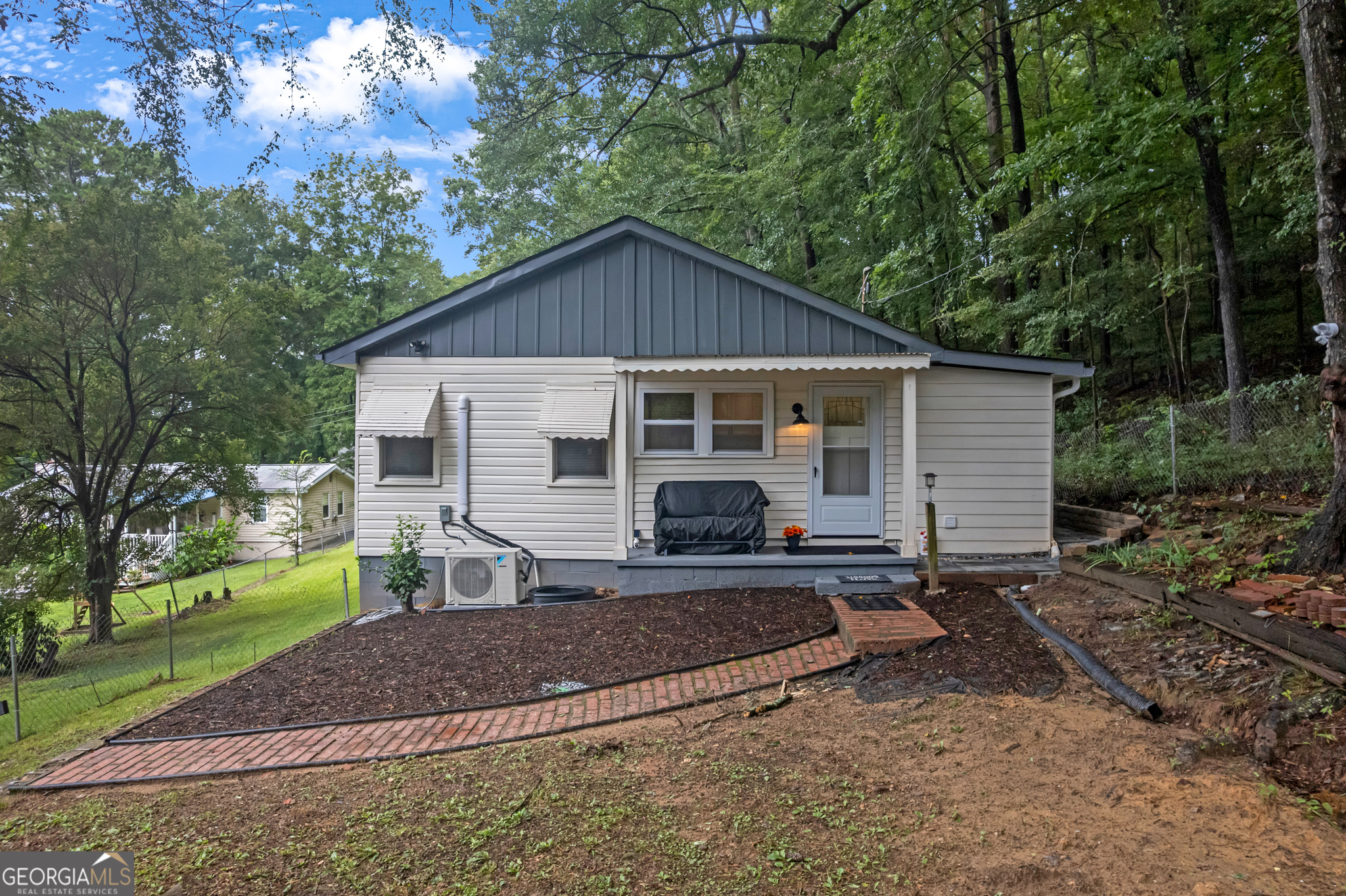 2480 Hill Circle Ne Property Photo 1
