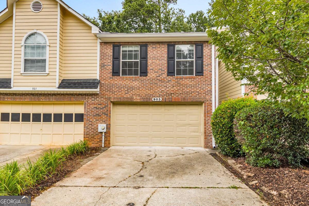 903 Edgewater Circle Property Photo 1