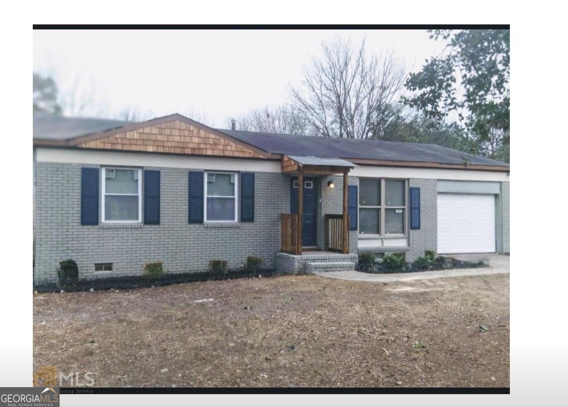 2824 Village Green Drive Property Photo 1