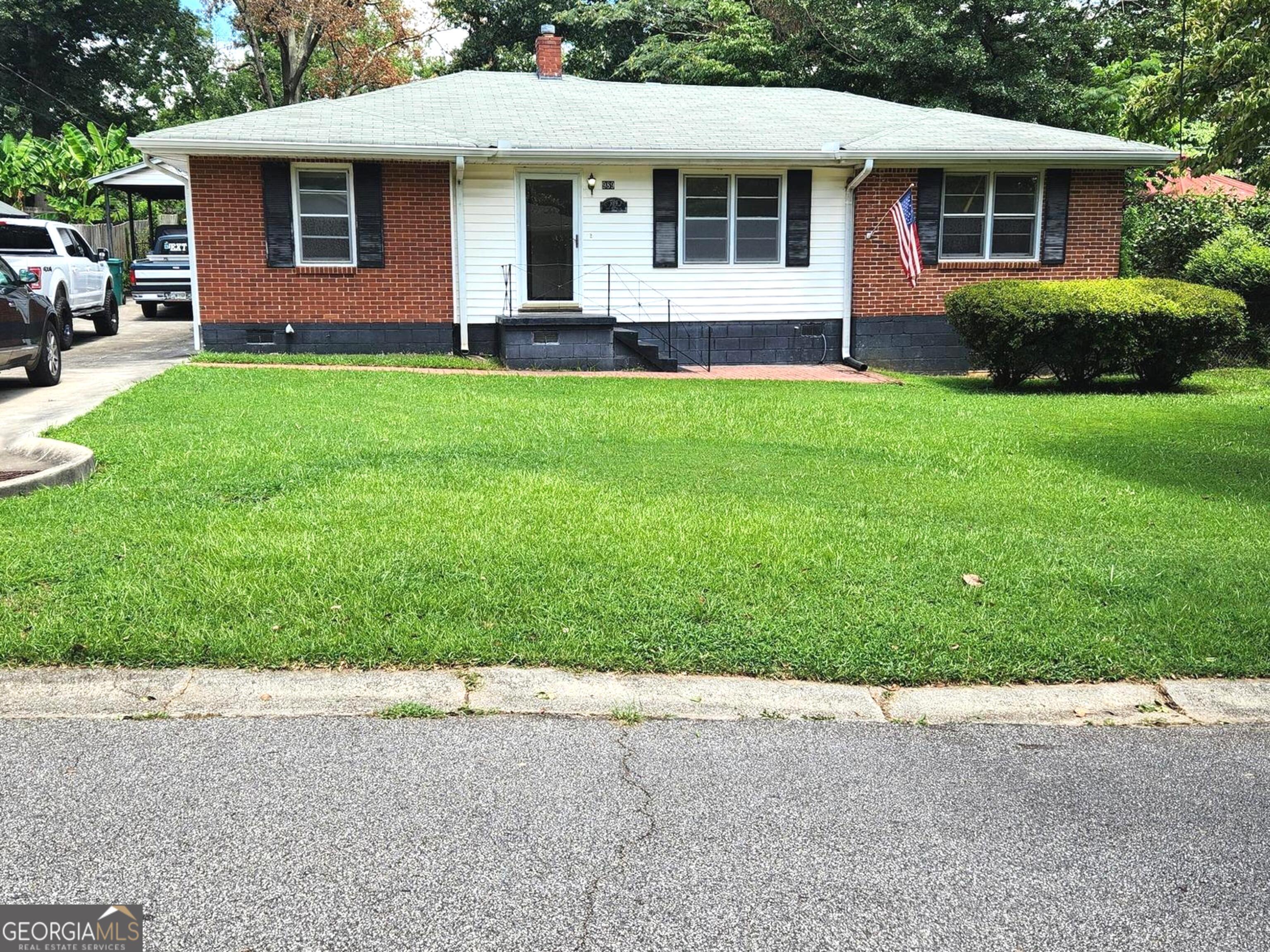 989 Oakview Drive Property Photo 1