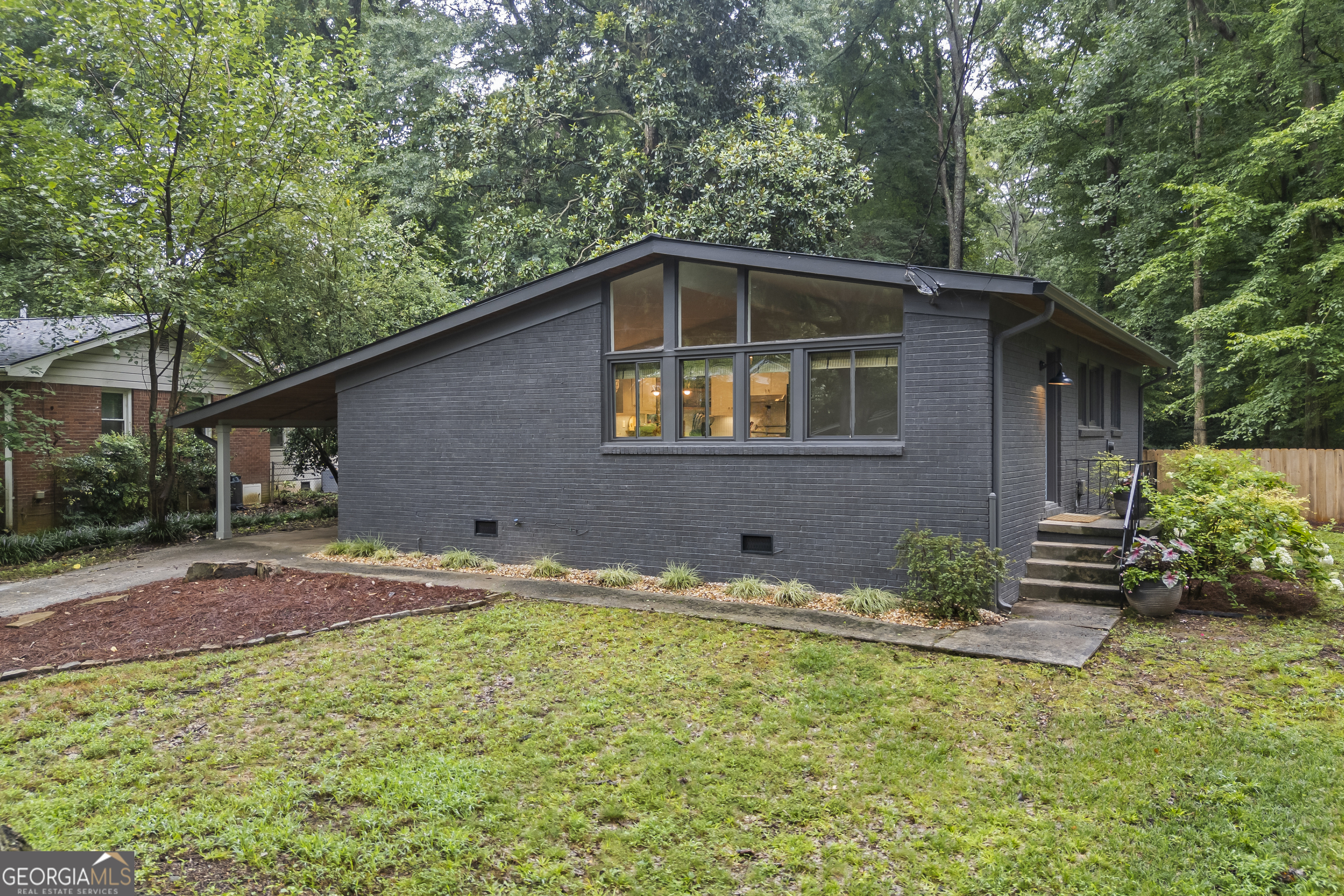 1144 Greenbriar Circle Property Photo 1