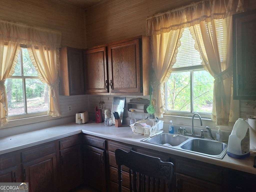 880 Sellers Road Property Photo 10