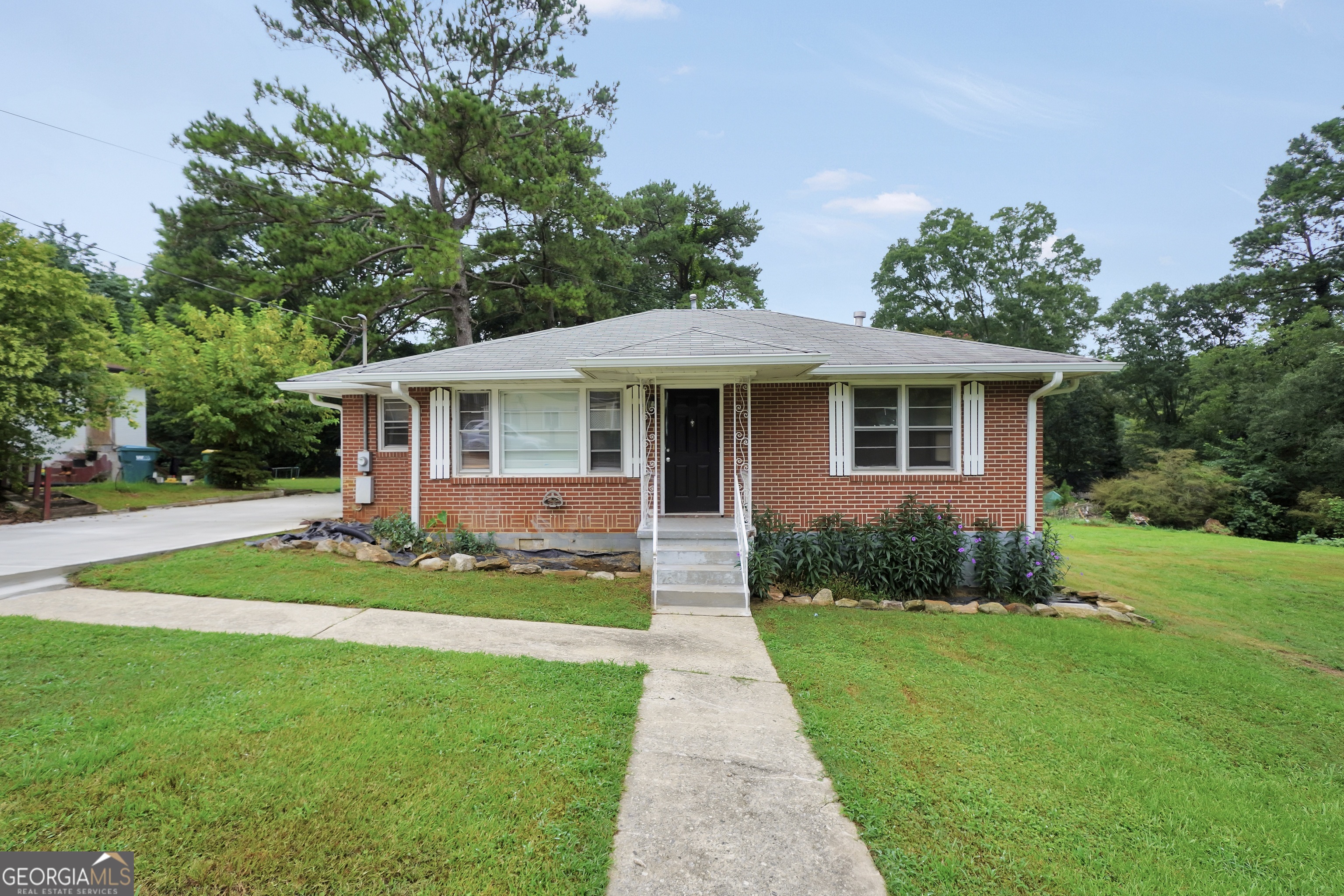 1172 Elaine Drive Property Photo 1