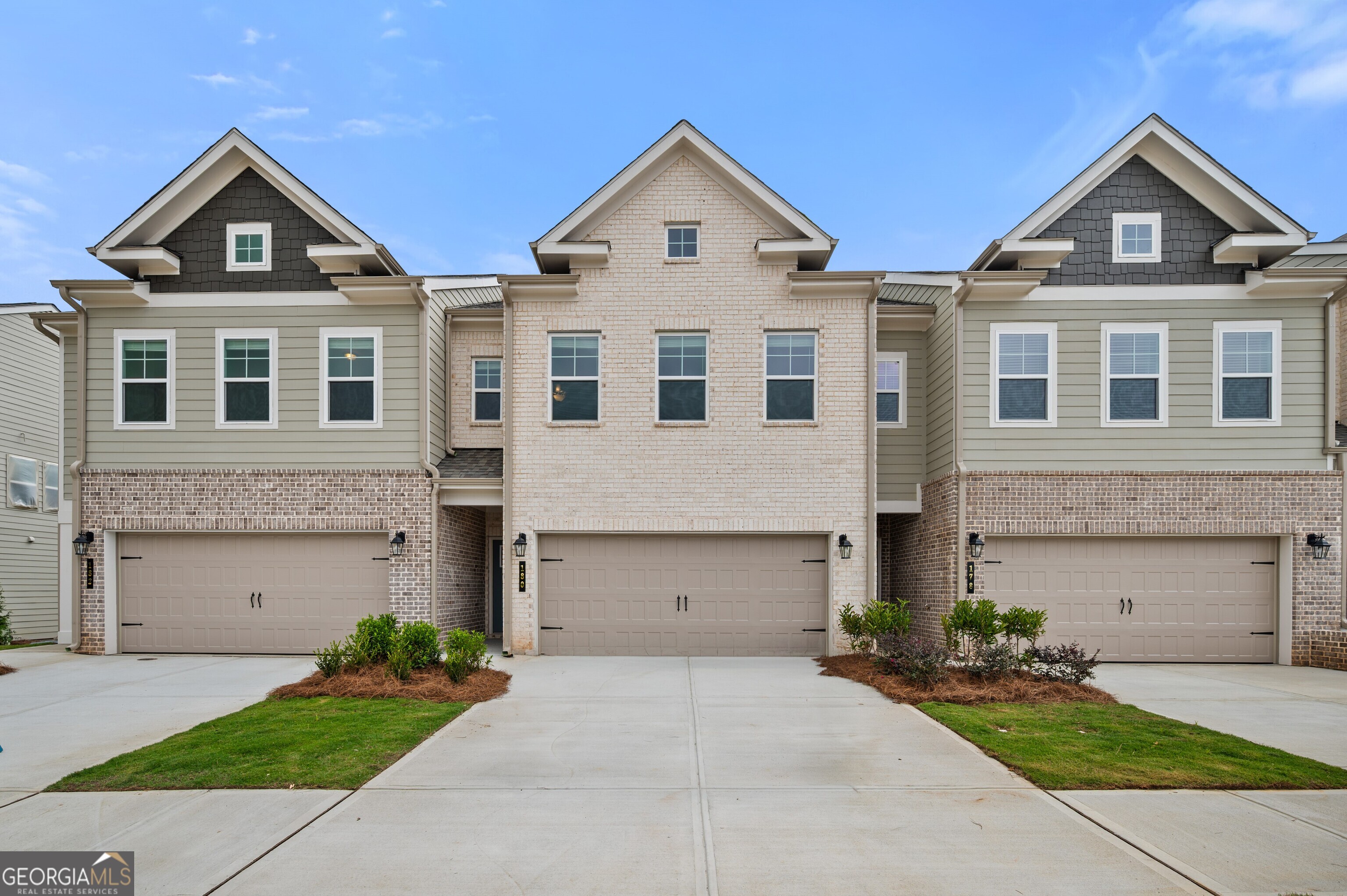 180 Abbotts Crossing Circle Property Photo 1
