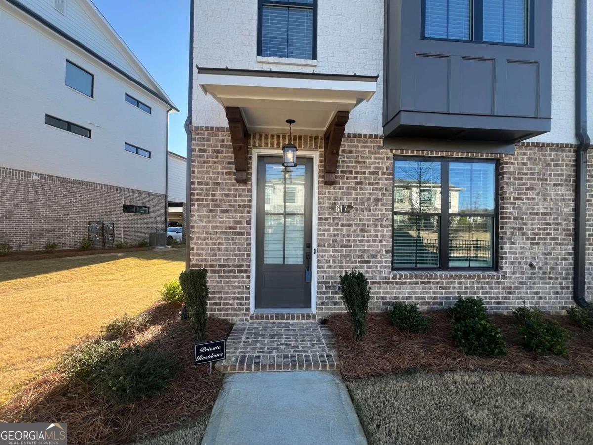 617 Millcroft Boulevard Property Photo 1