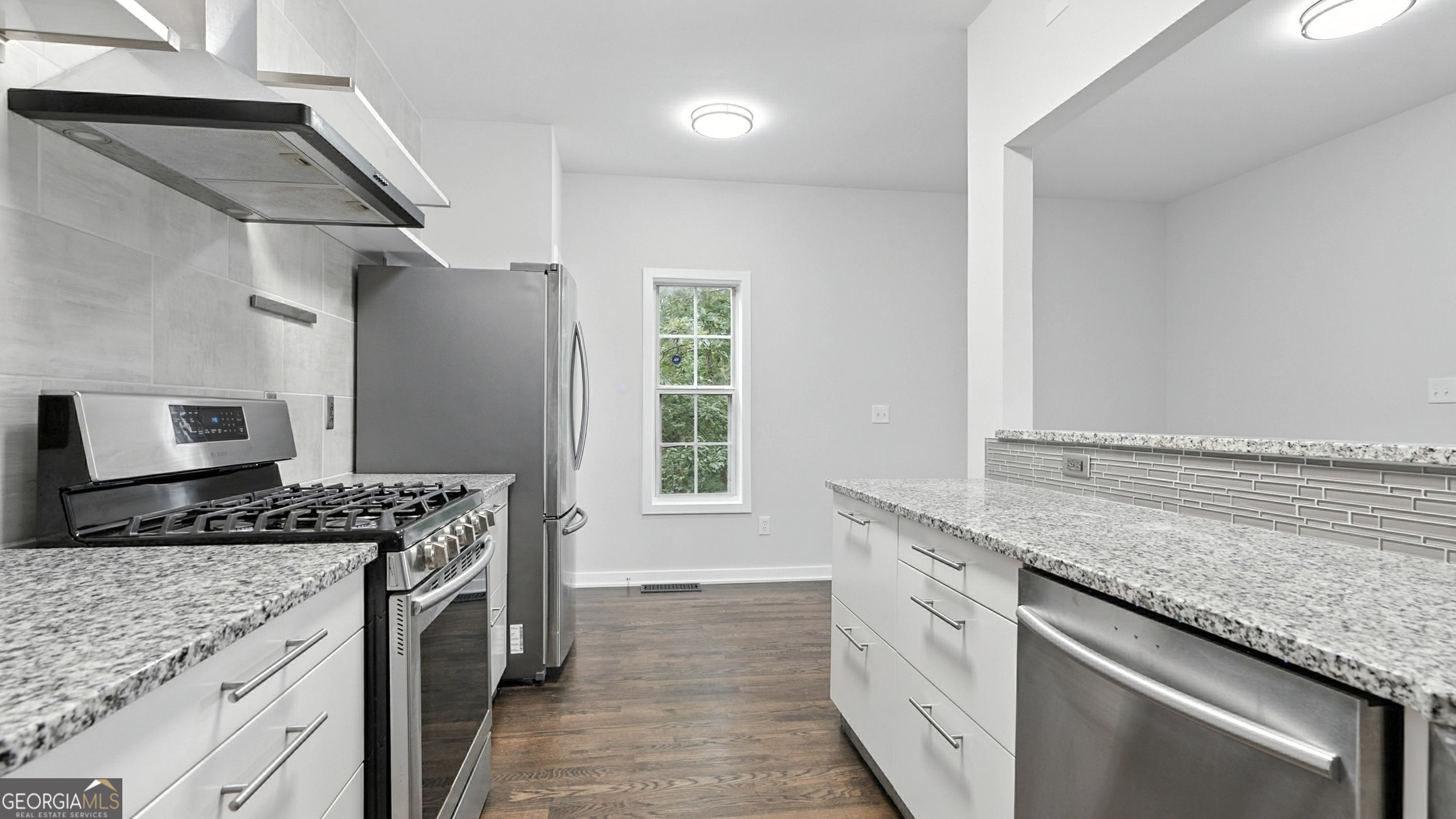 730 Reeves Lake Drive Property Photo 4