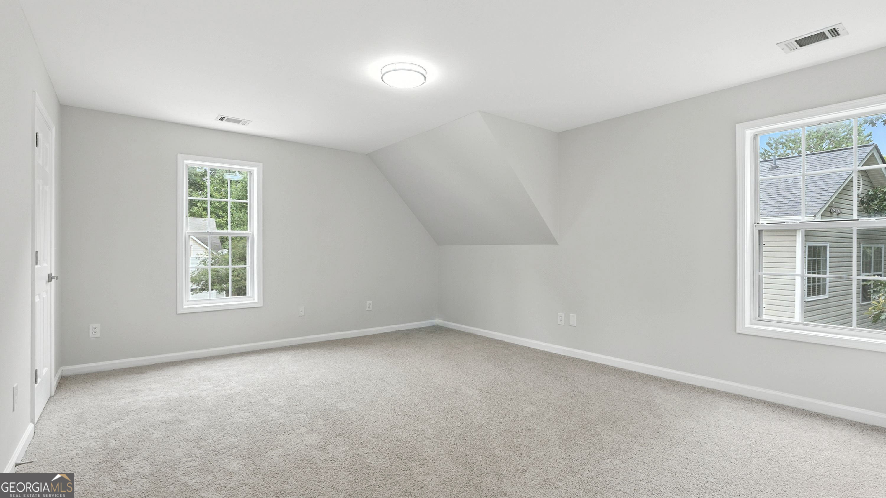 730 Reeves Lake Drive Property Photo 9
