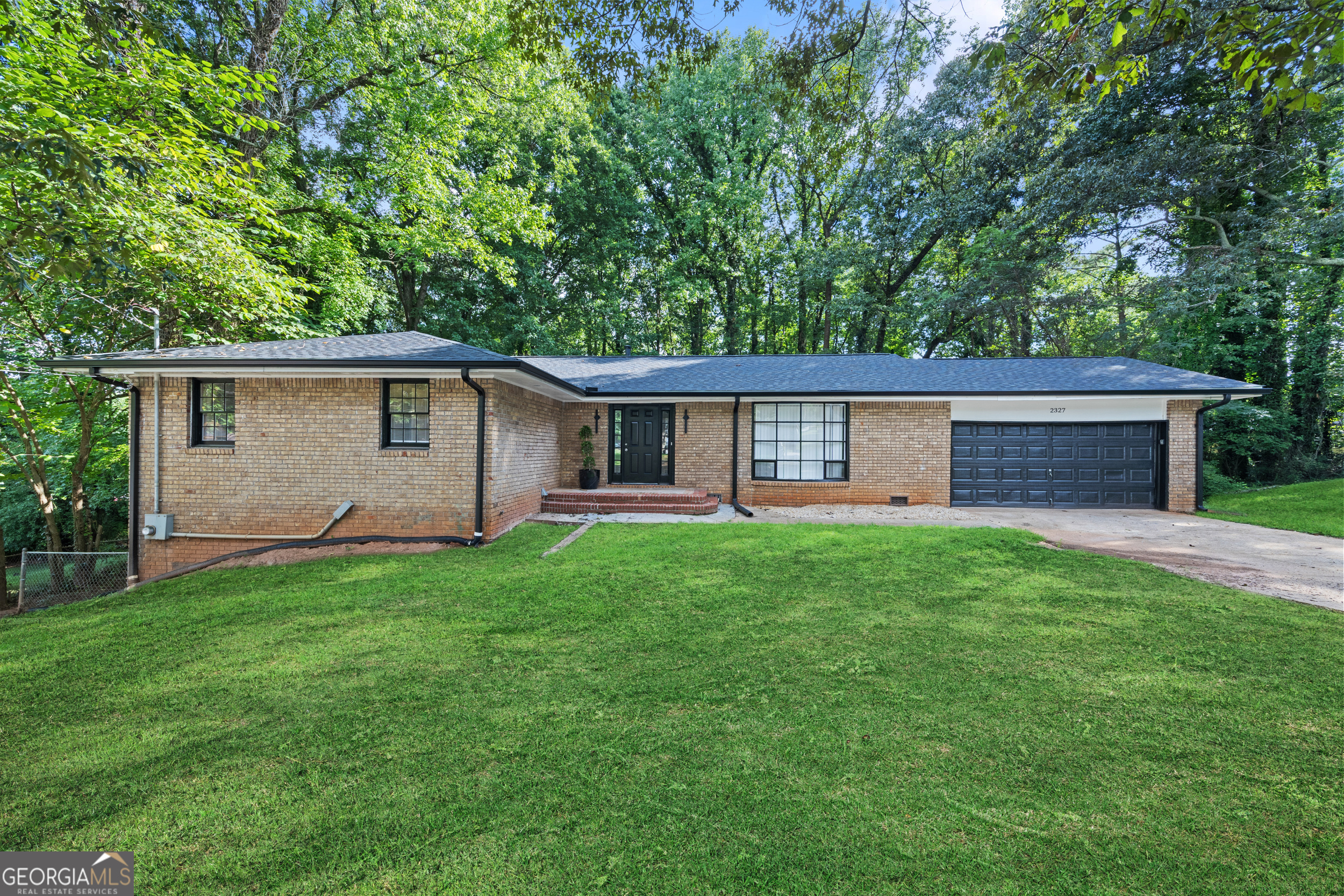 2327 Sterling Ridge Road Property Photo 1