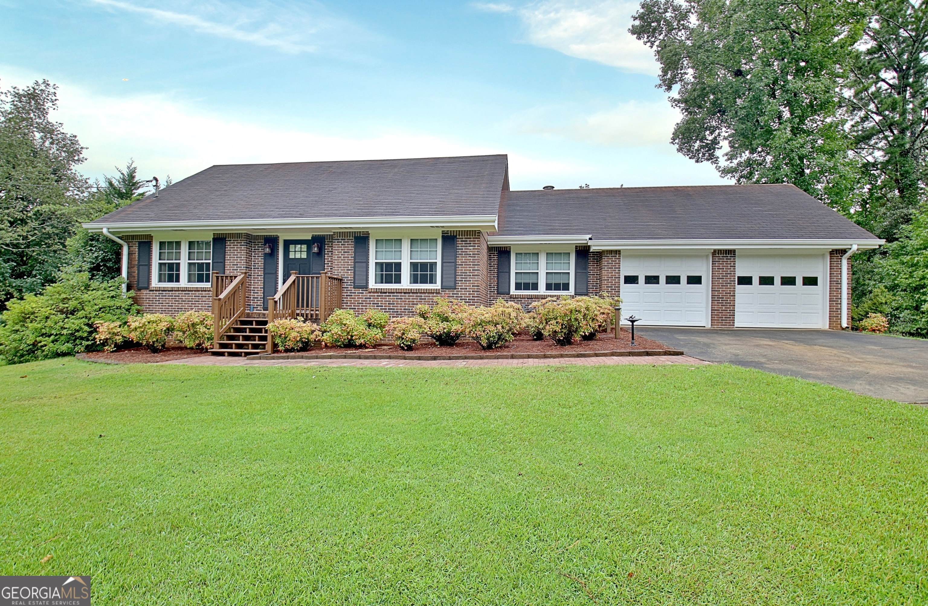 145 Marilyn Drive E Property Photo 1
