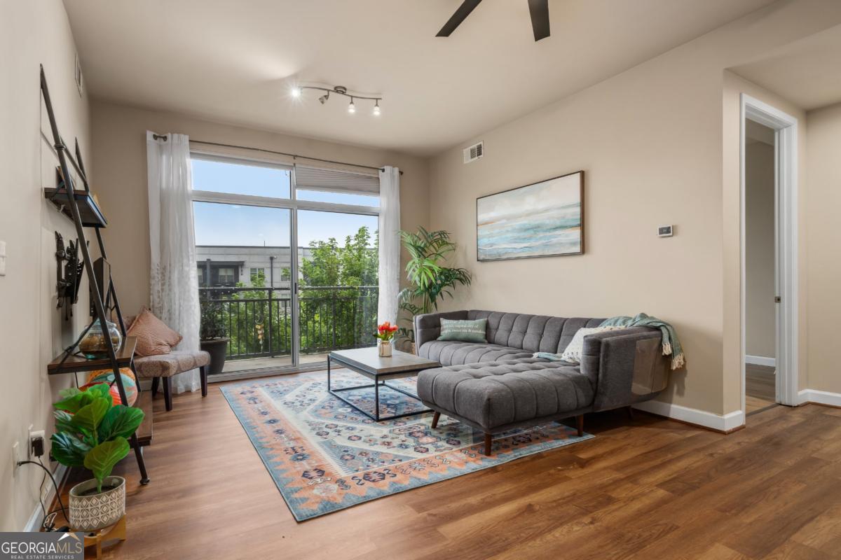 711 Cosmopolitan # 517 Property Photo 1