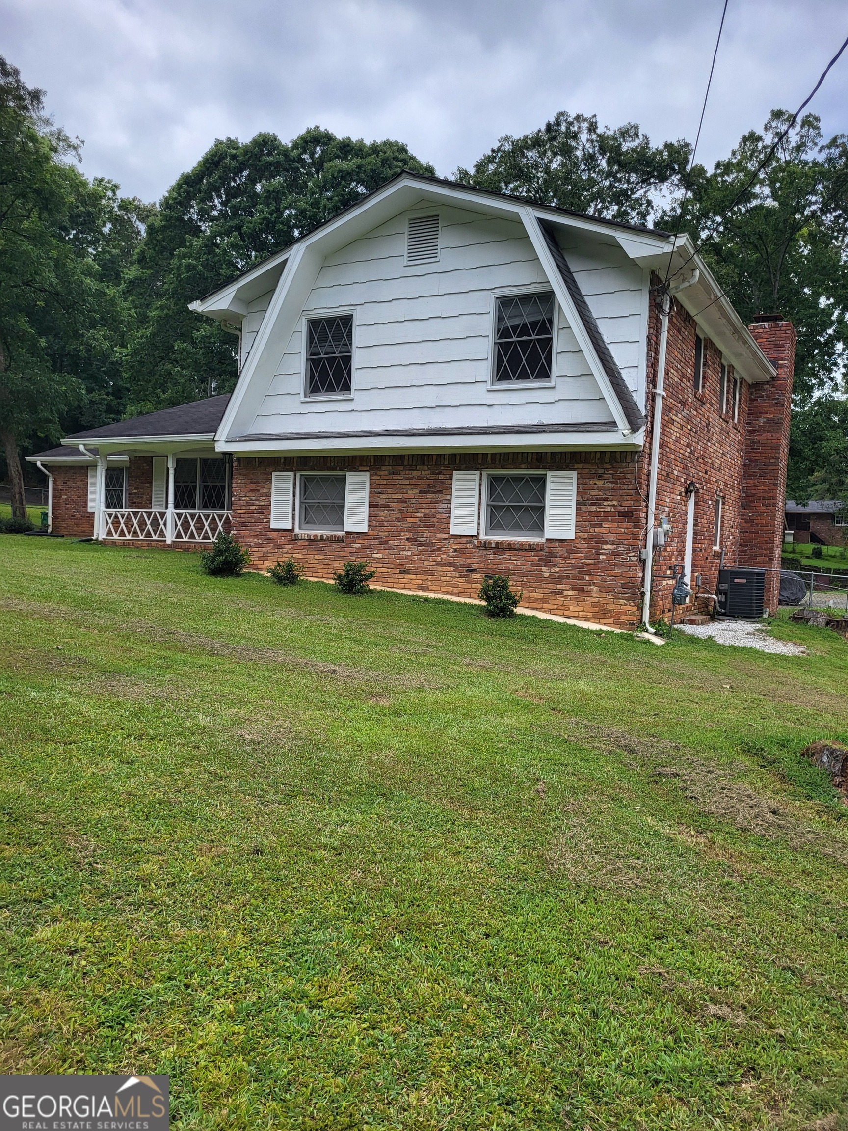 3211 Rockview Drive Property Photo 1