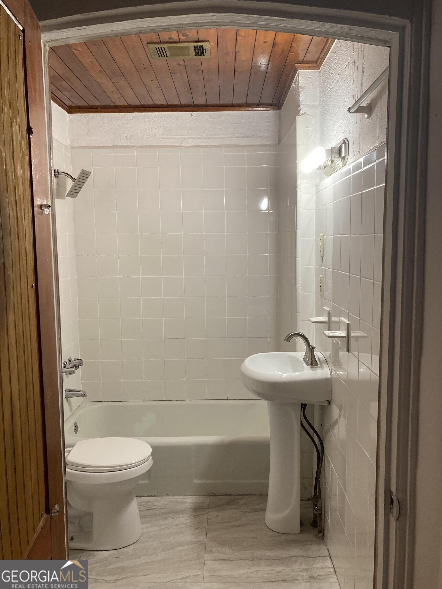 905 Cubbedge Street Property Photo 13