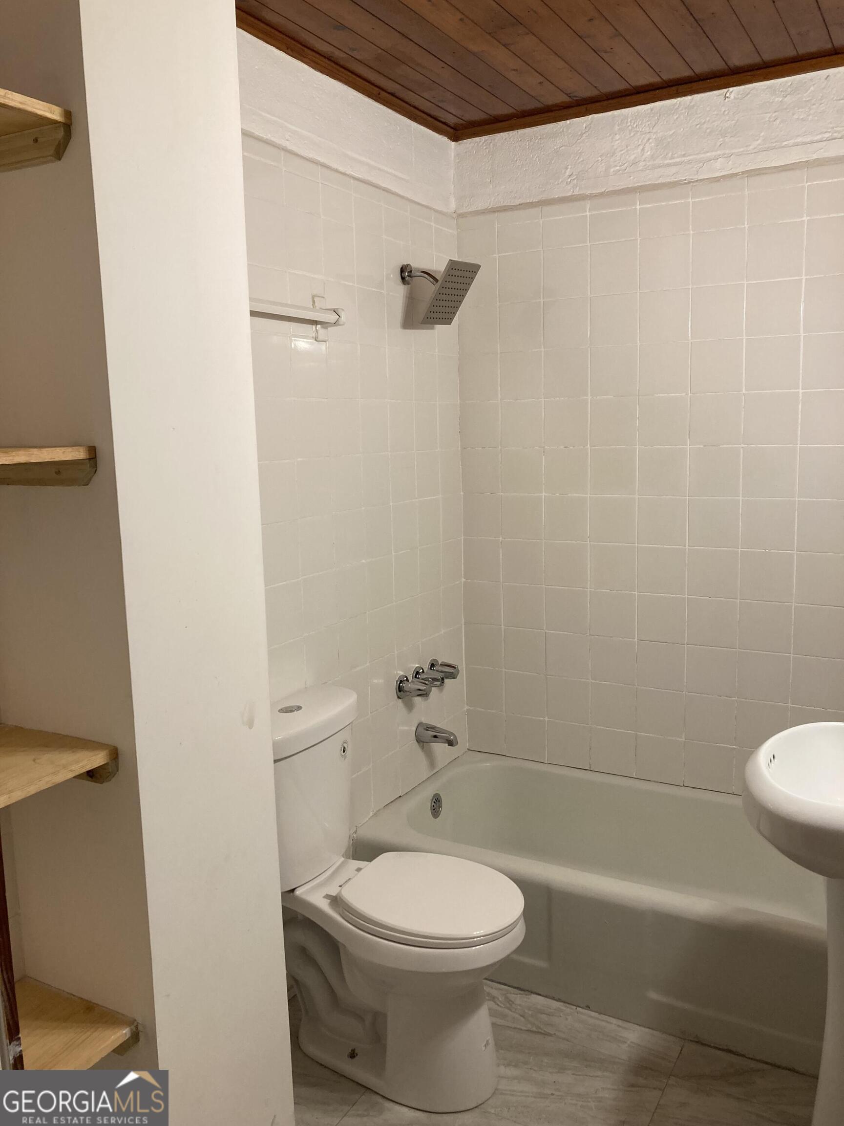 905 Cubbedge Street Property Photo 14