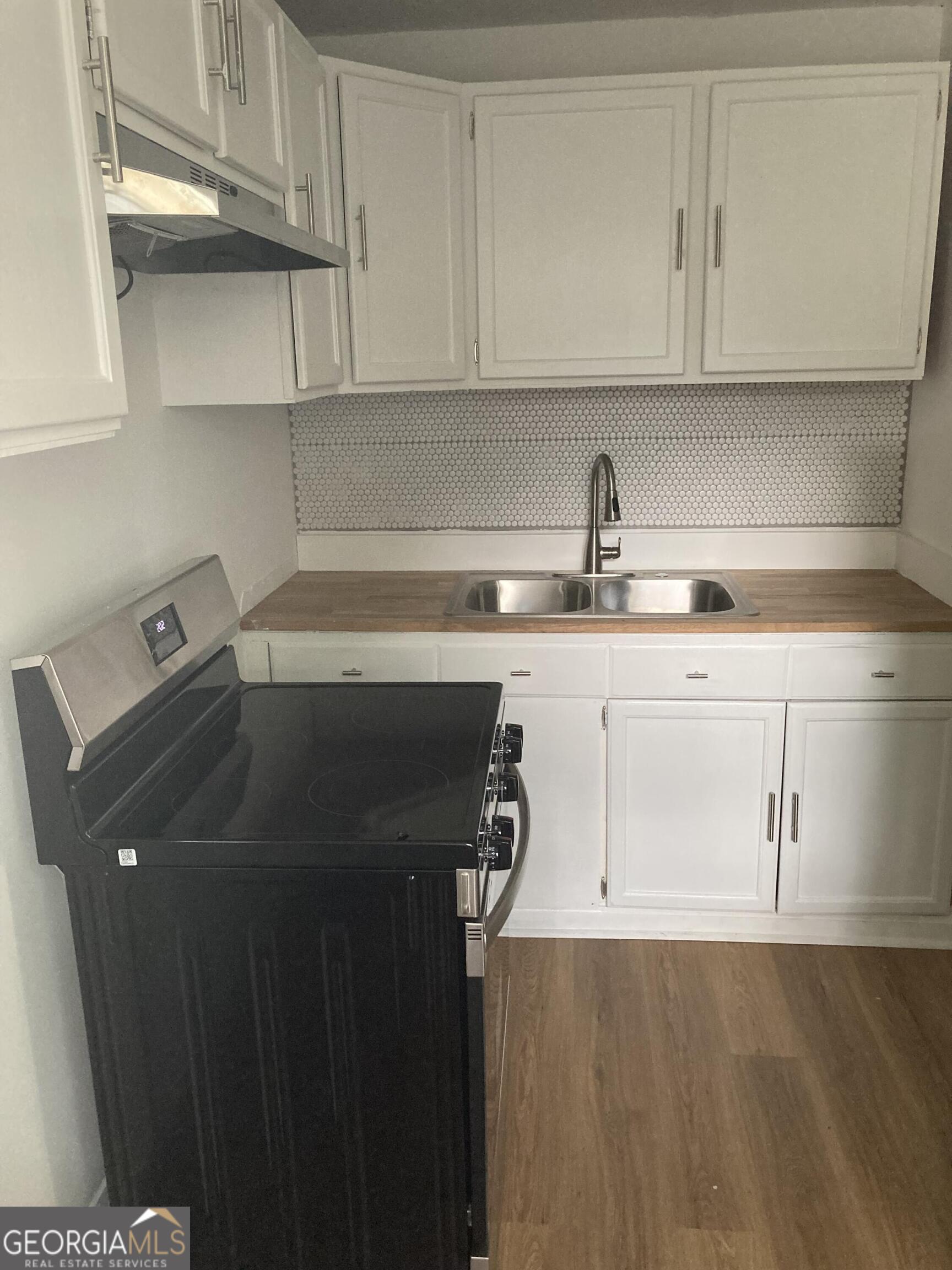 905 Cubbedge Street Property Photo 18