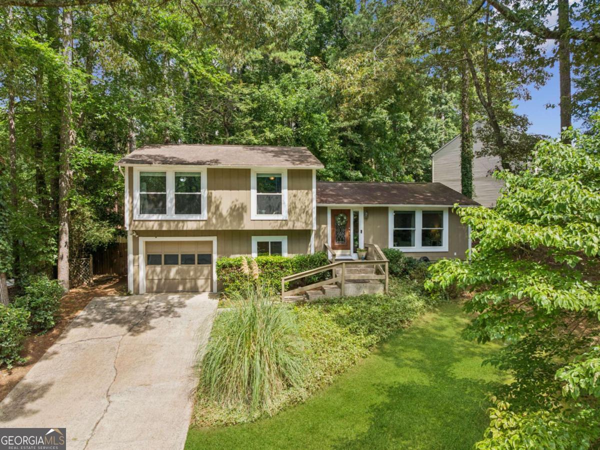 9705 N Pond Circle Property Photo 1