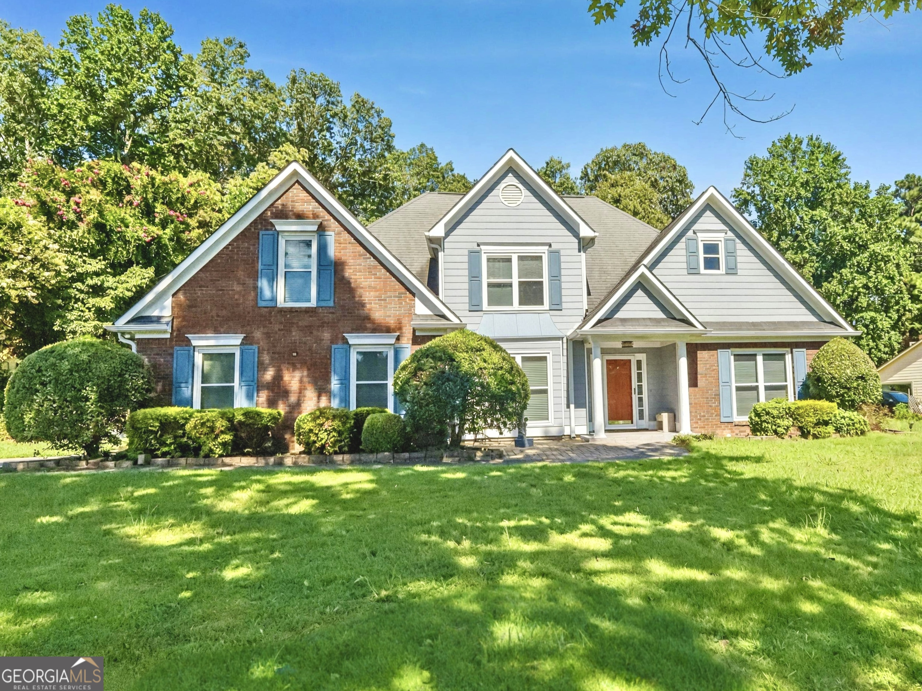 895 Thoroughbred Property Photo 1