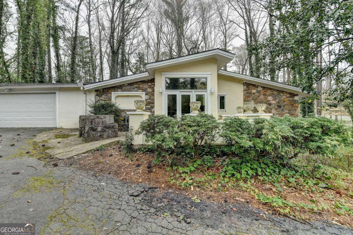 4900 Northland Drive Property Photo 1
