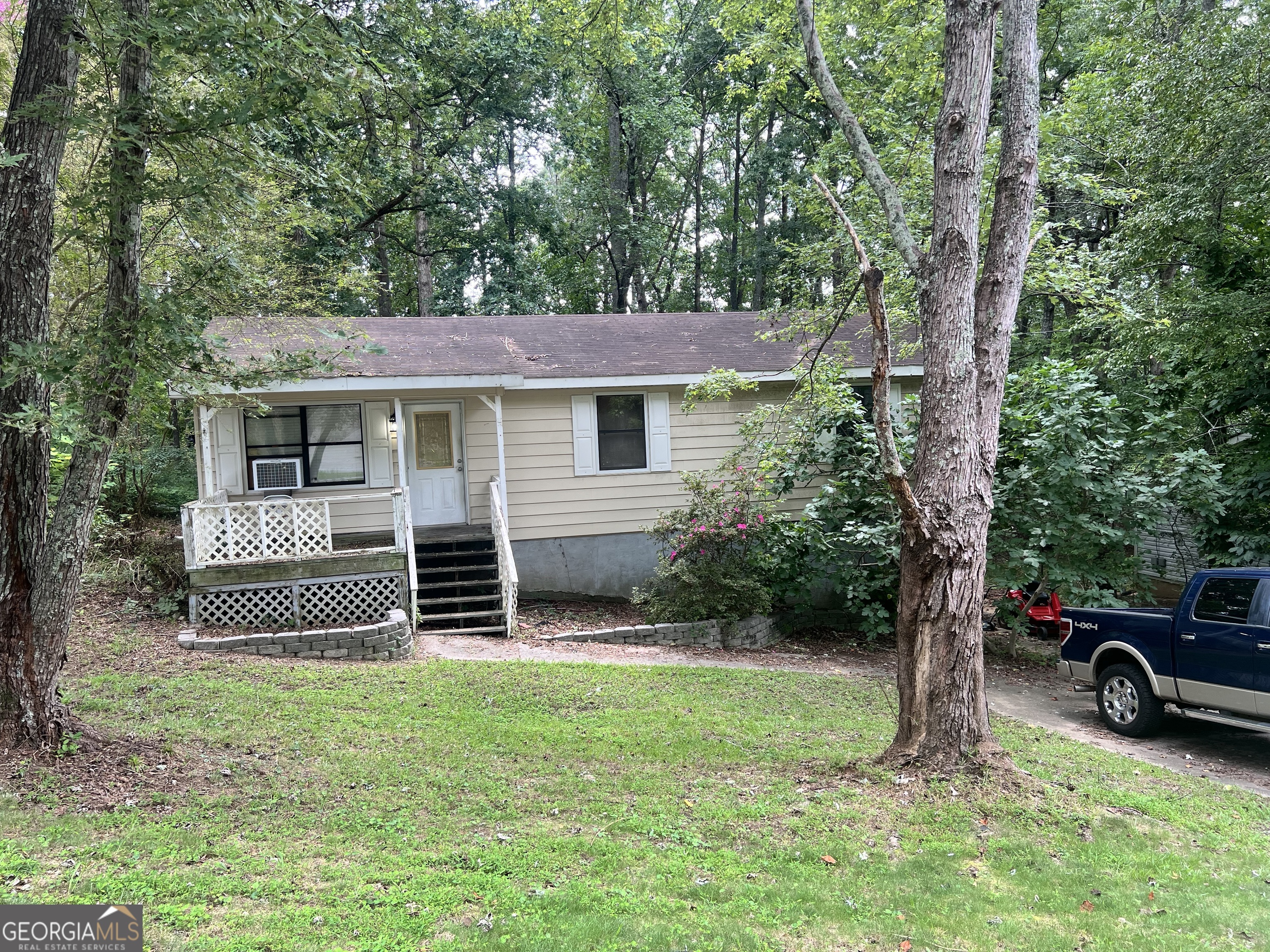 3825 Bentley Dr Property Photo 1