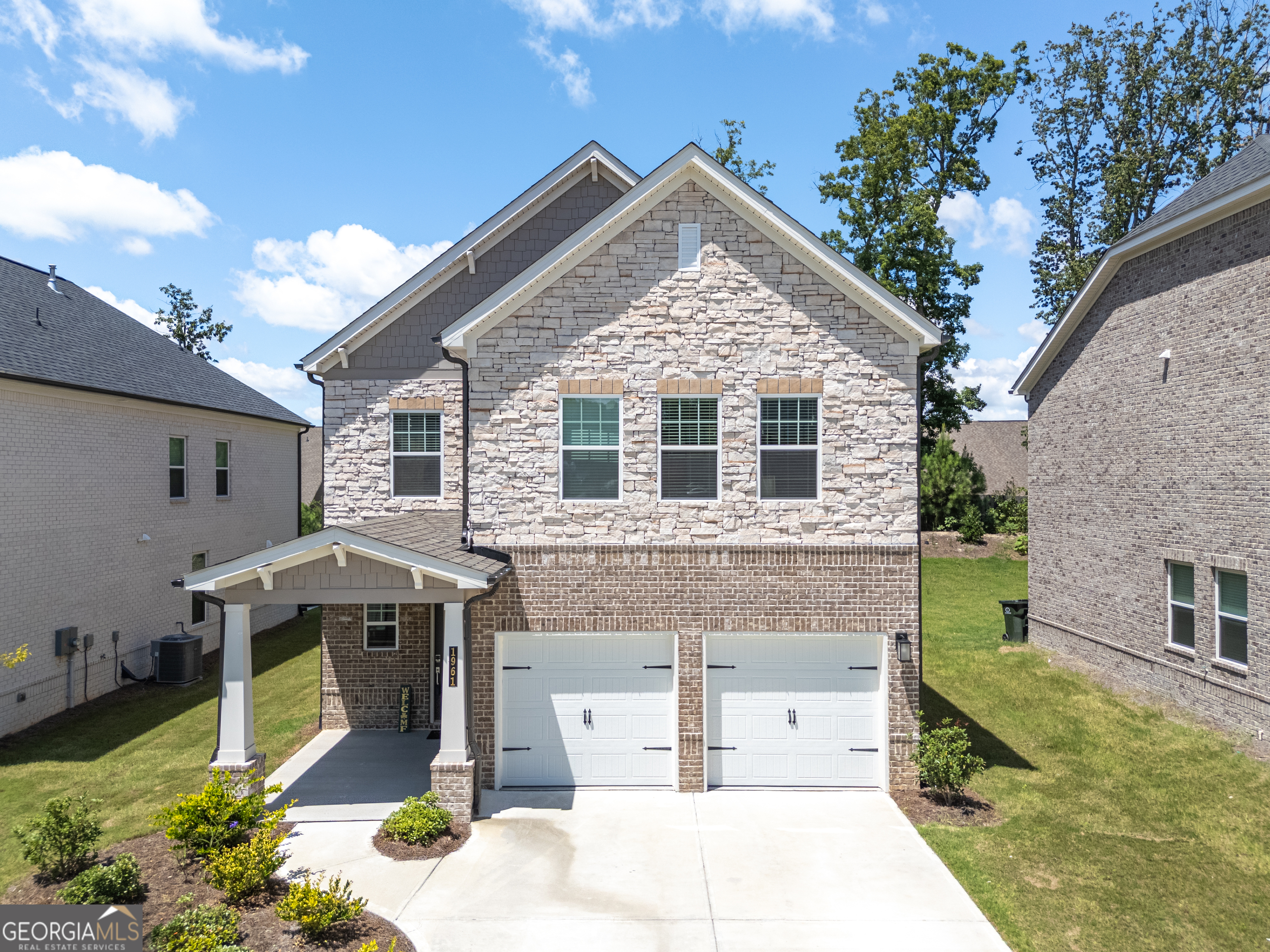 1961 Ecoland Drive Property Photo 1