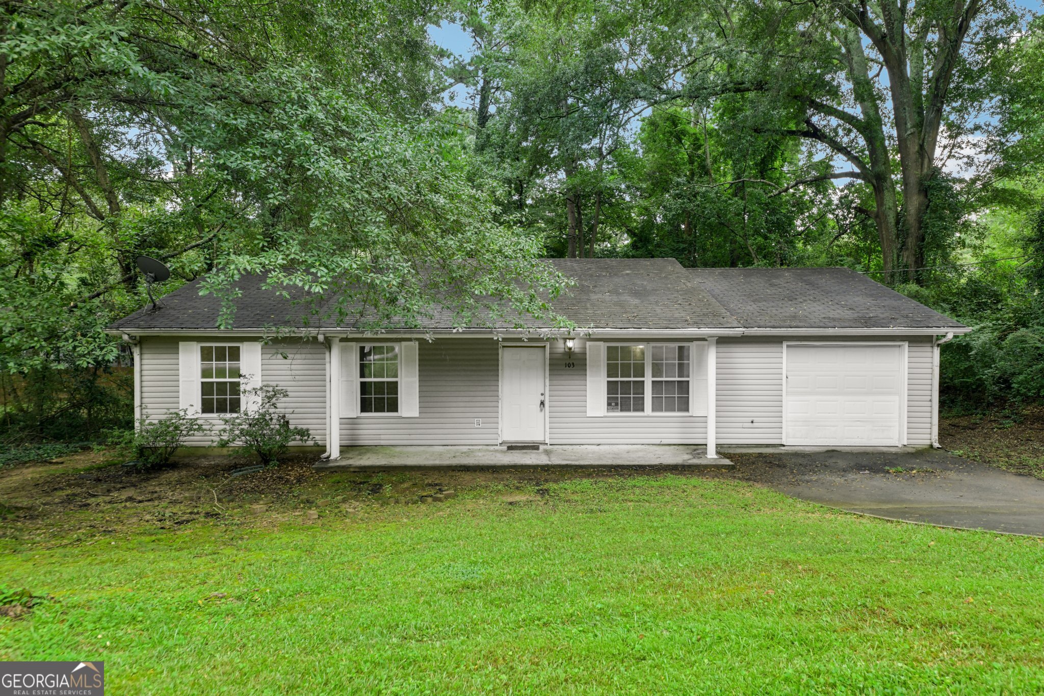 103 N Circle Drive Property Photo 2