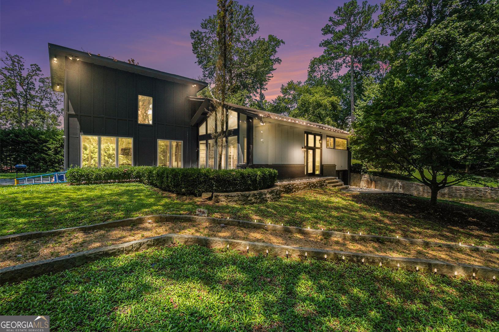 1087 Lee Circle Ne Property Photo 1