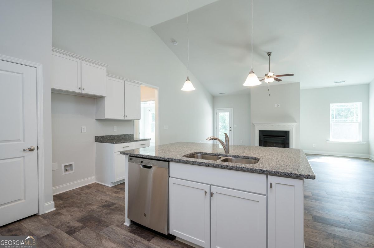 885 Eagle Heights Drive Property Photo 11