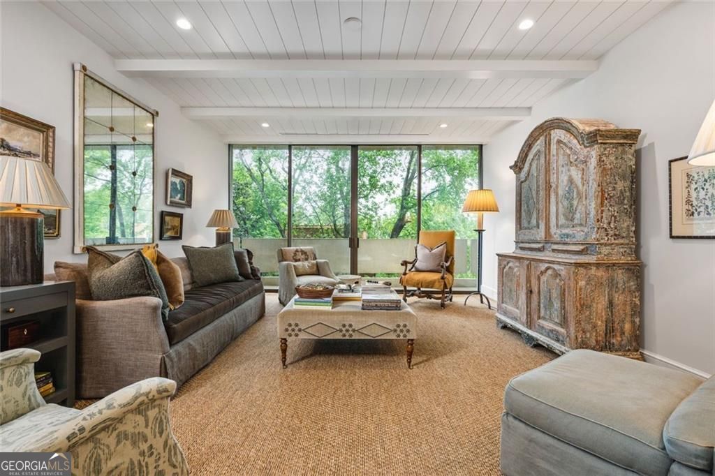 2575 Peachtree Road NE # 8D Property Photo 1