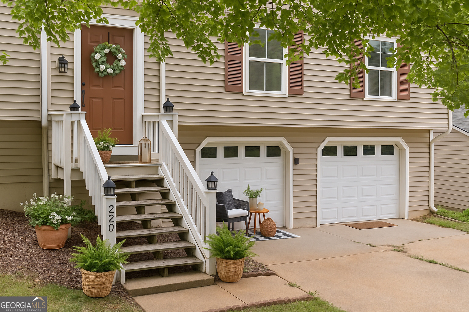 220 Magnolia Tree Court Property Photo 1