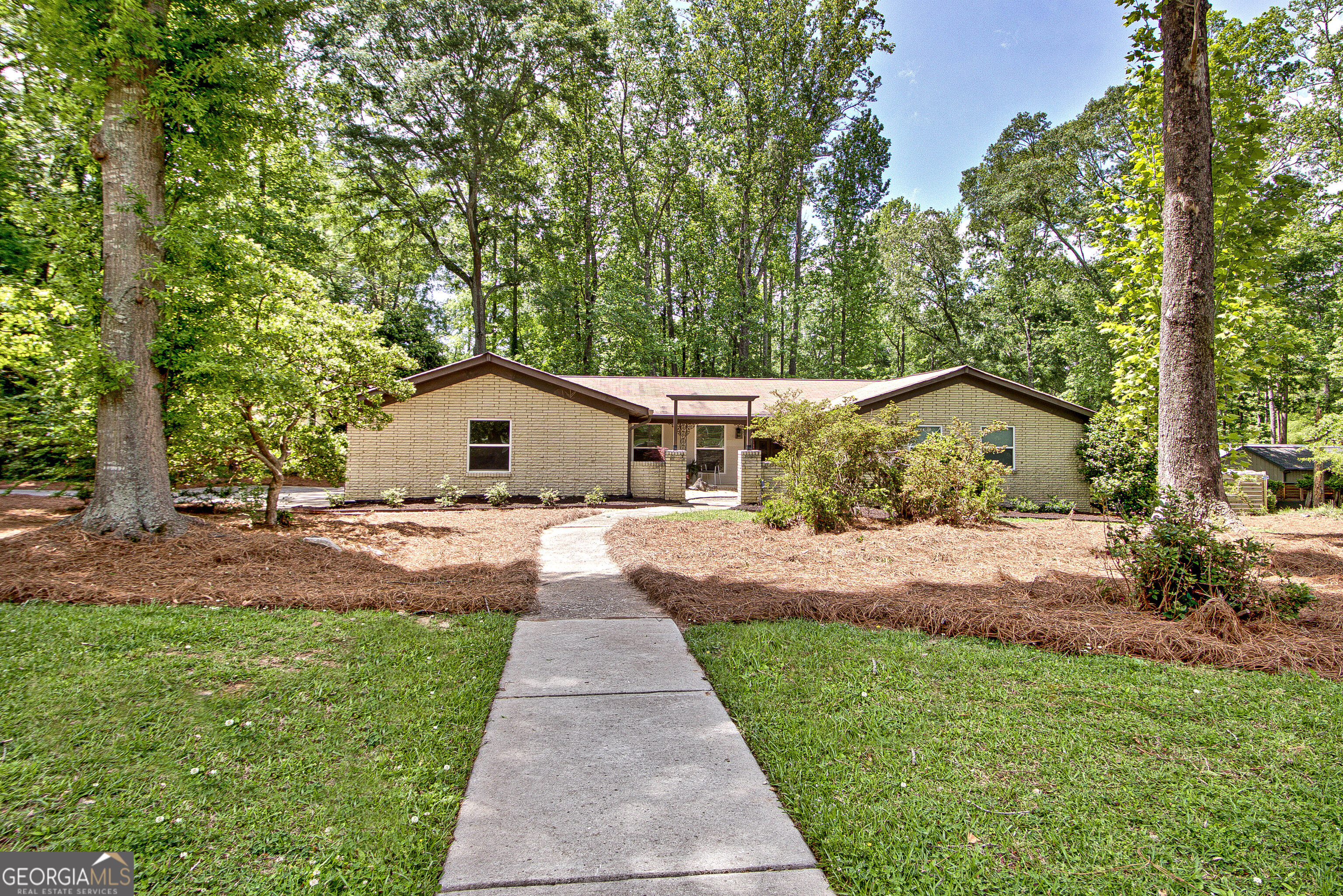 213 Oakmount Drive Property Photo 1